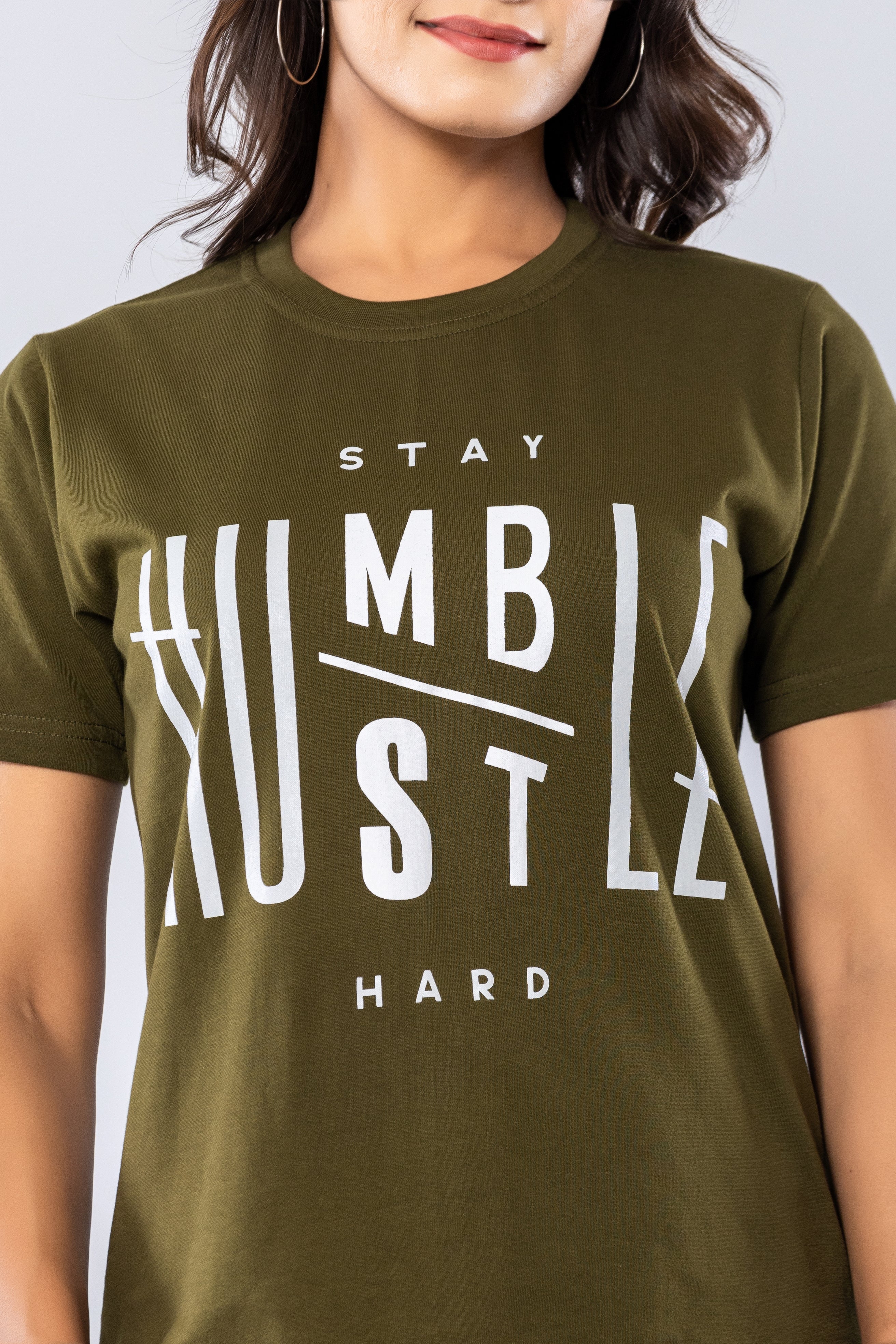 STAY HUMBLE HUSTLE HARD - MILITARY GREEN - Regular Fit T-Shirt