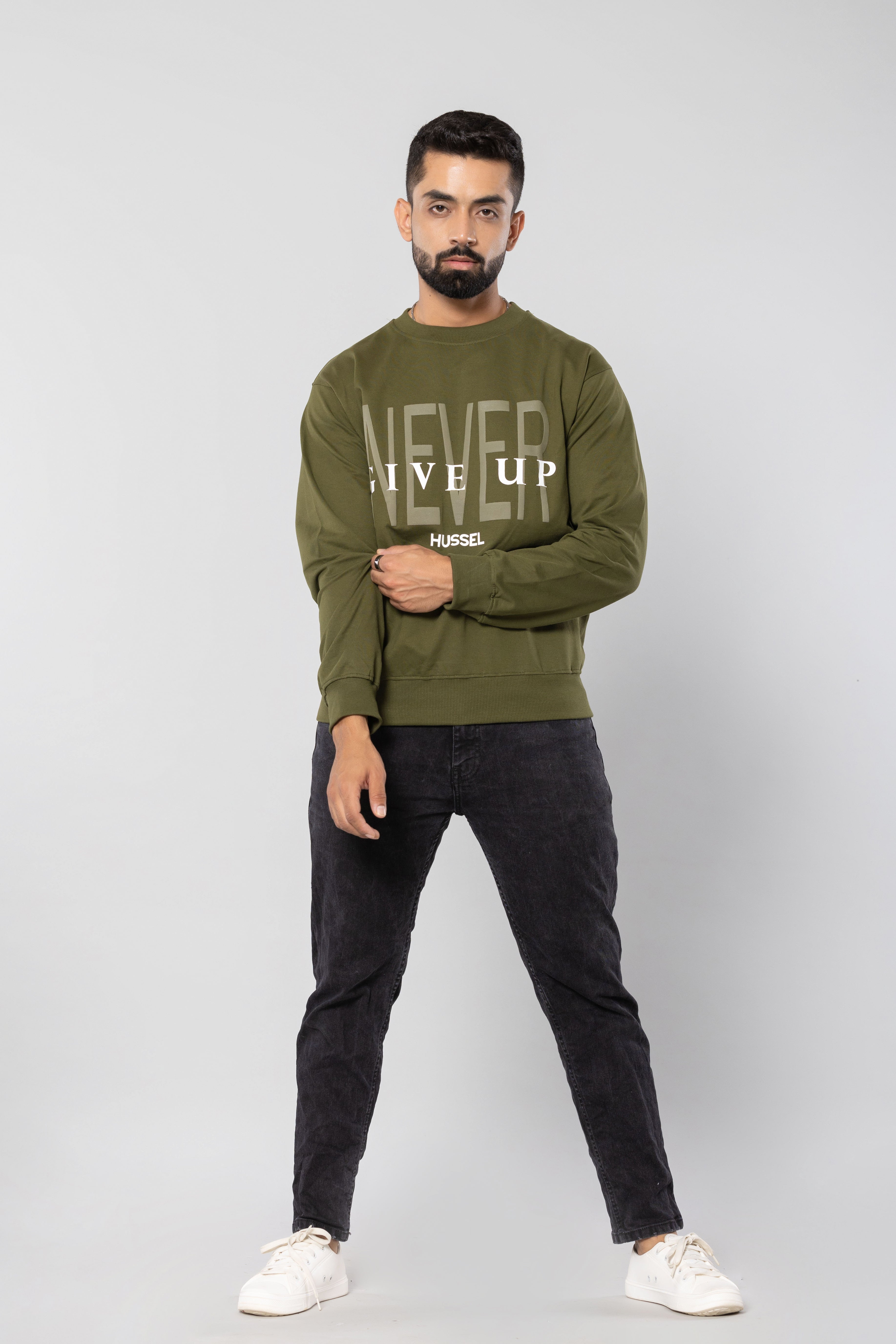 NEVER GIVE UP - MILITARY GREEN - Regular Fit Sweatshirt