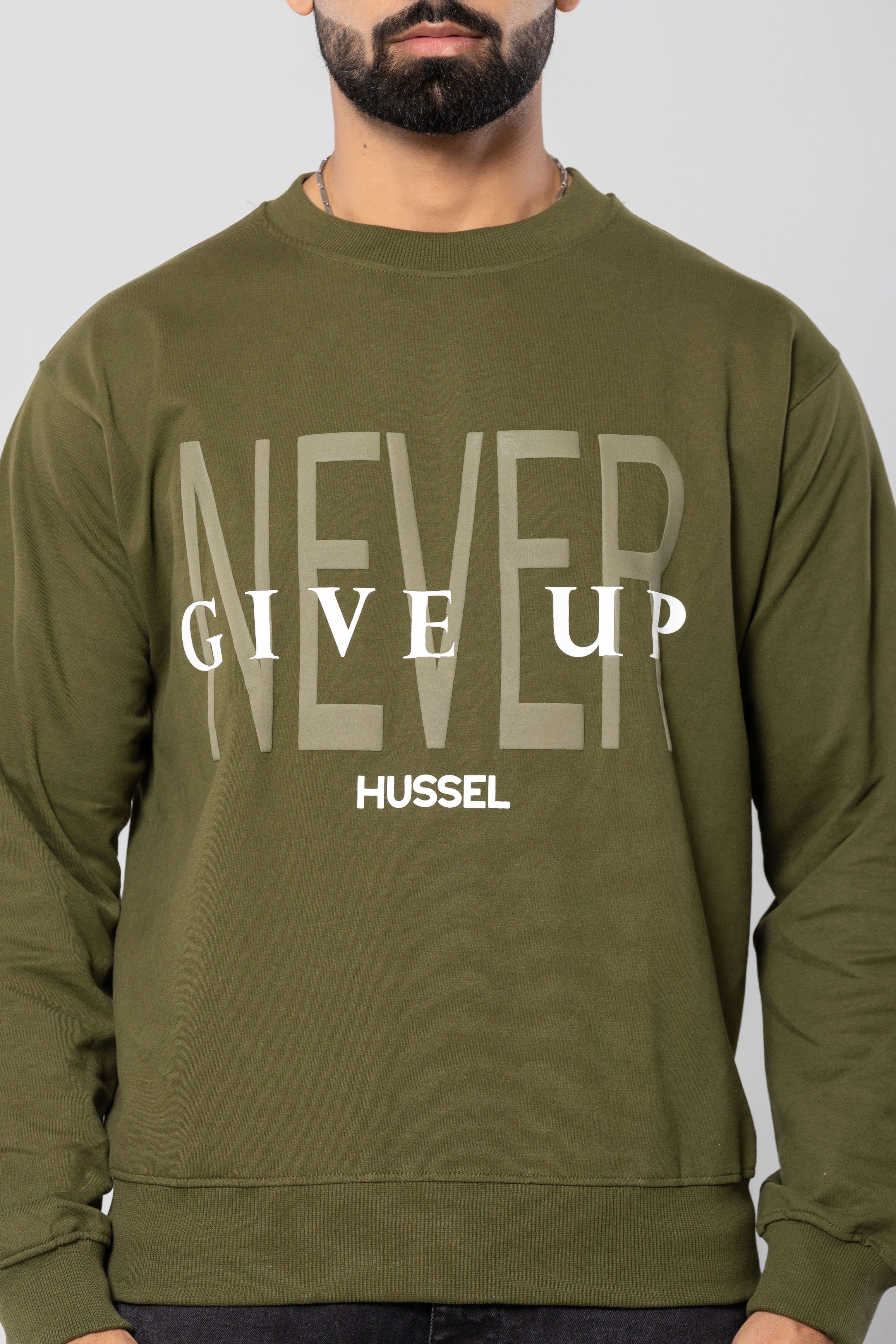 NEVER GIVE UP - MILITARY GREEN - Regular Fit Sweatshirt