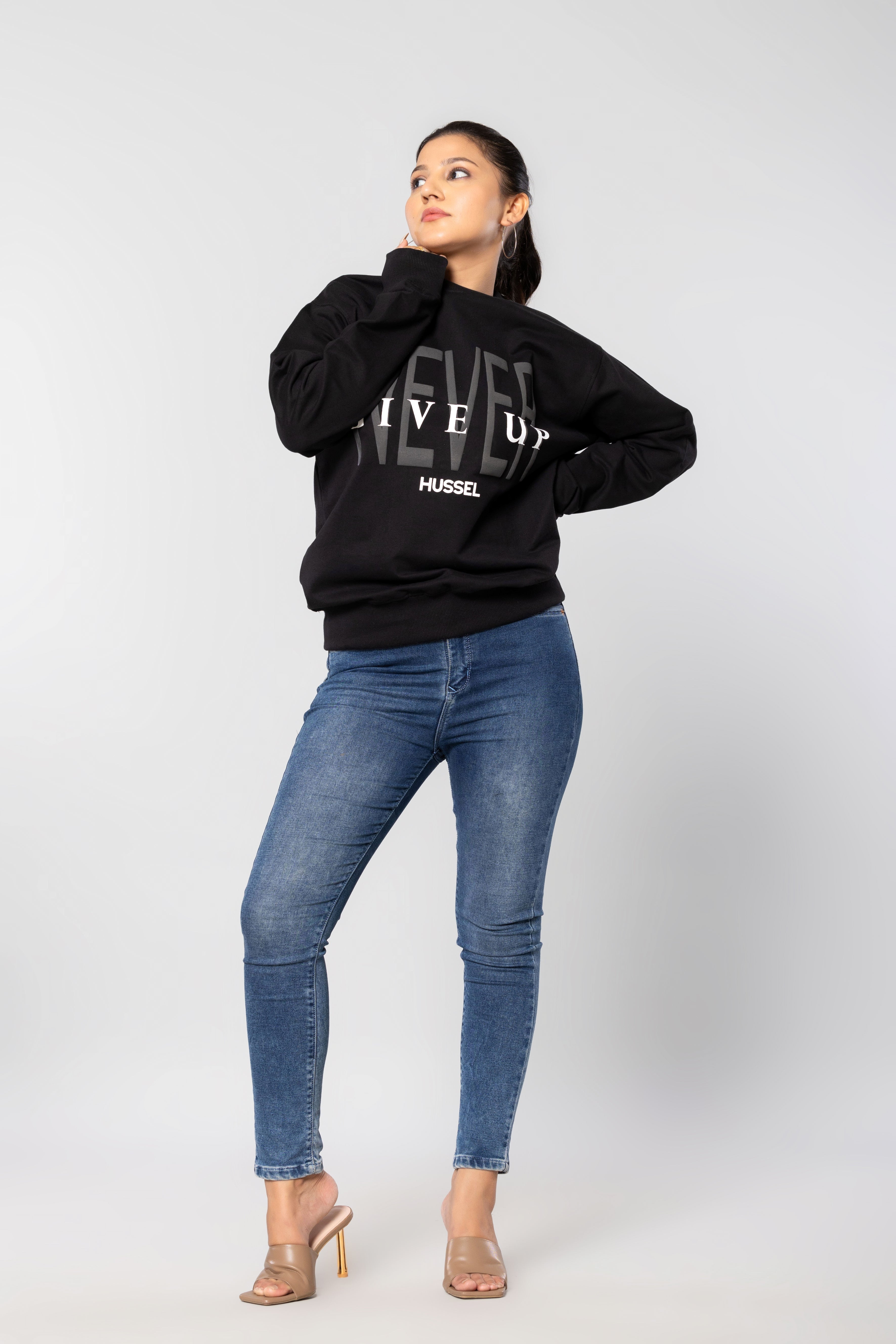 NEVER GIVE UP - BLACK - Regular Fit Sweatshirt