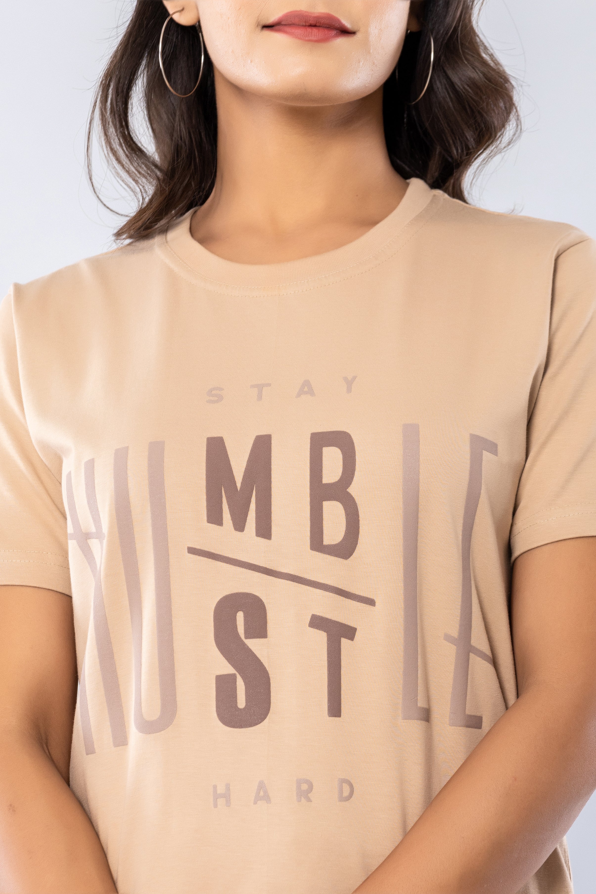 STAY HUMBLE HUSTLE HARD - BEIGE - Regular Fit T-Shirt