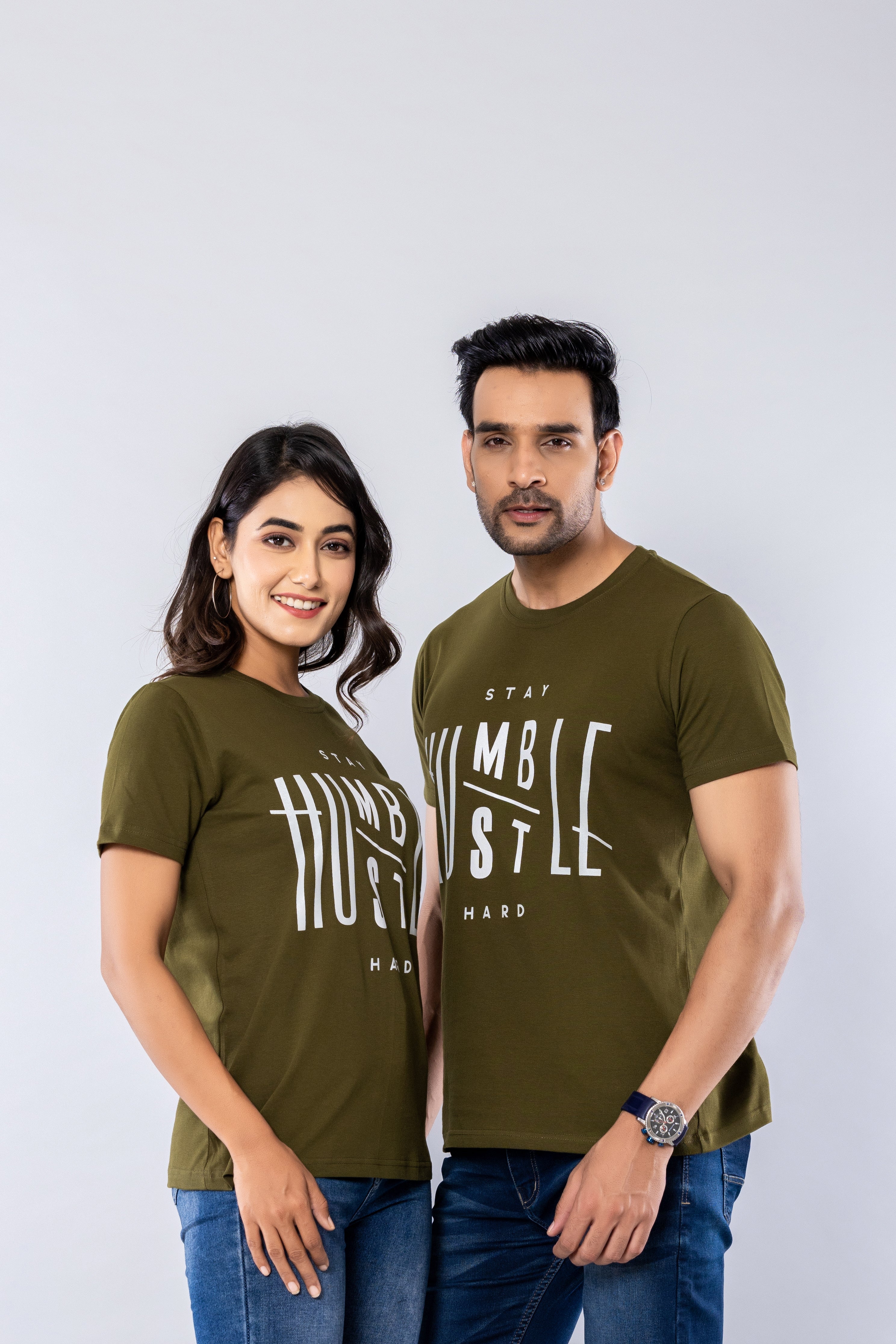 STAY HUMBLE HUSTLE HARD - MILITARY GREEN - Regular Fit T-Shirt