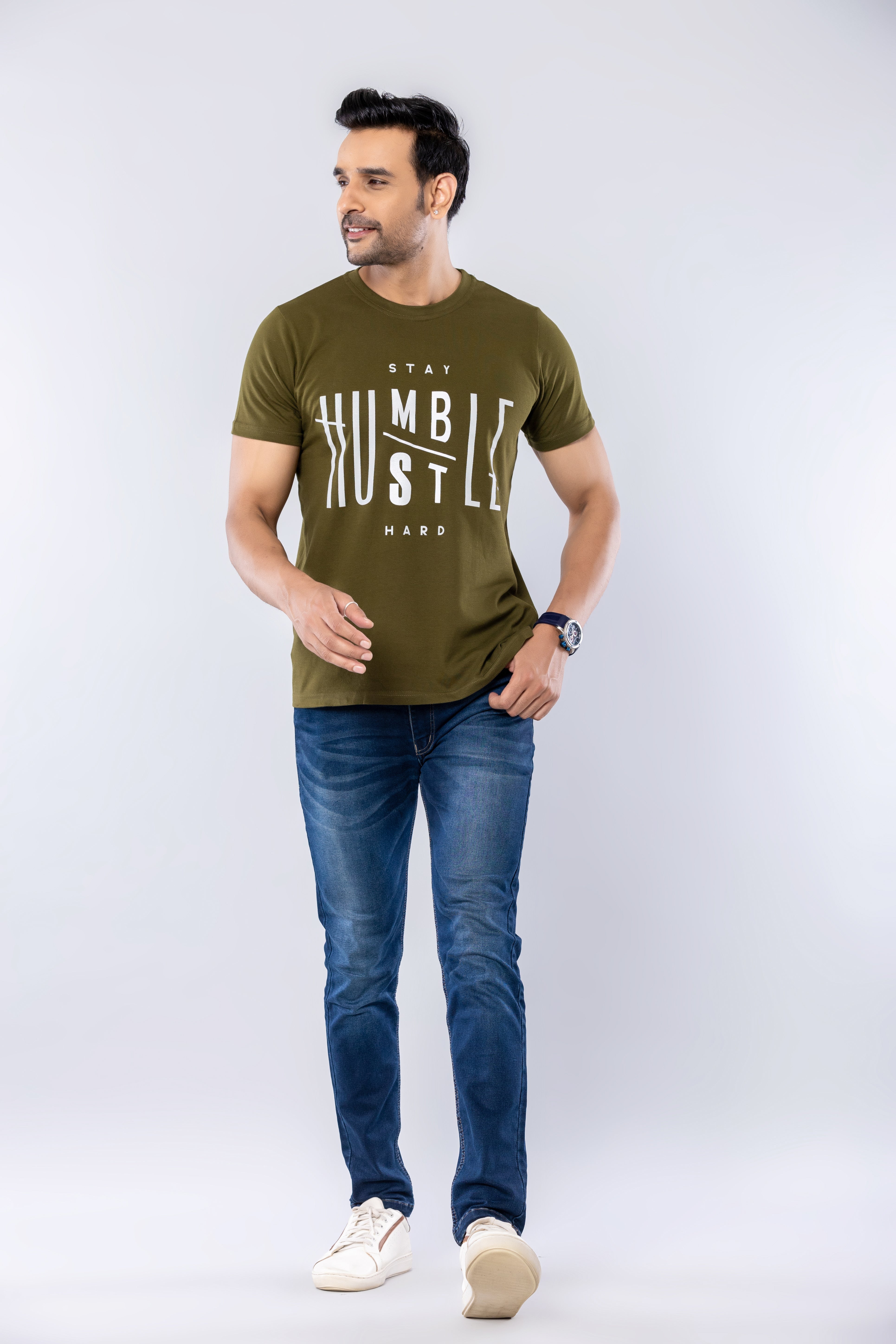 STAY HUMBLE HUSTLE HARD - MILITARY GREEN - Regular Fit T-Shirt