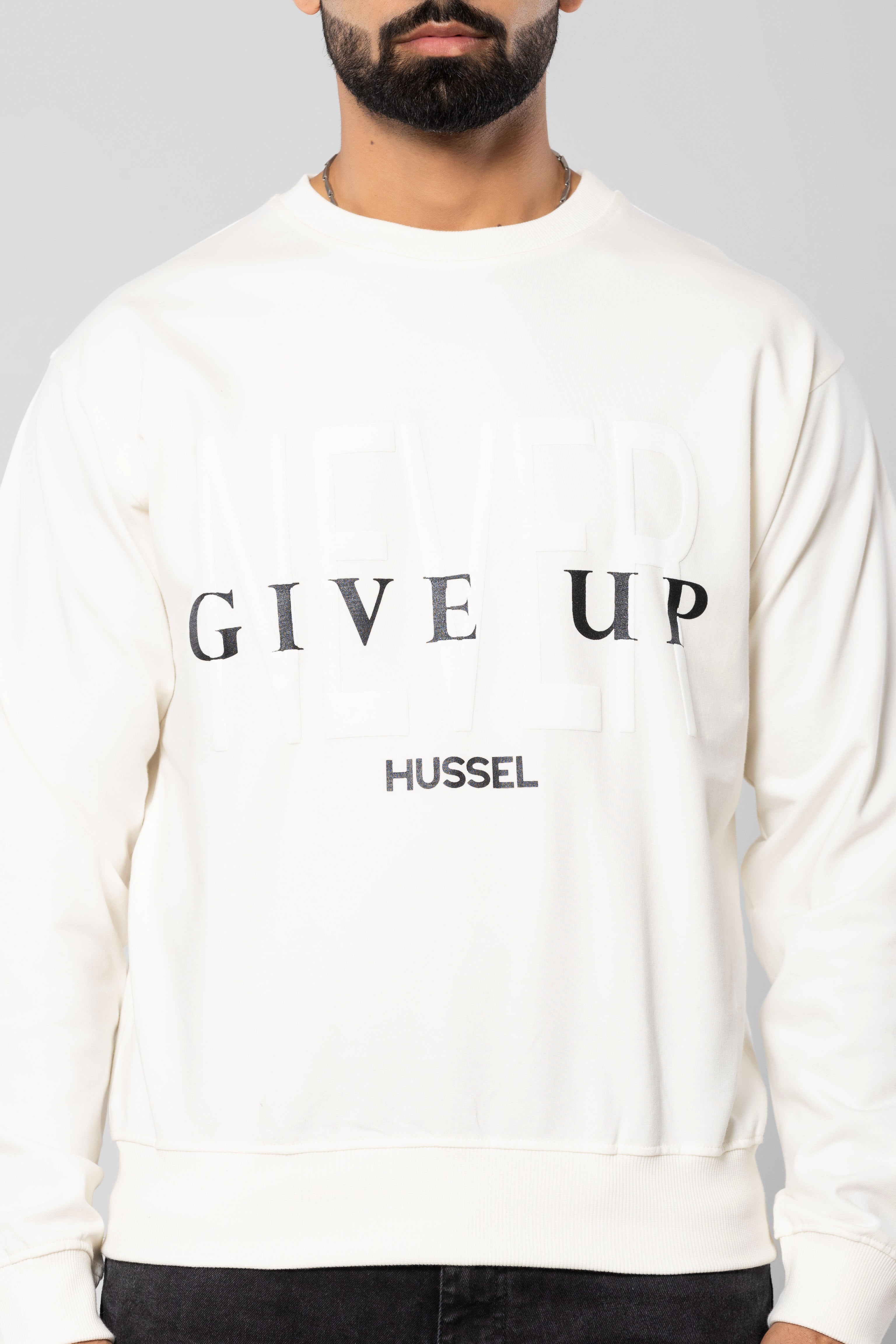 NEVER GIVE UP - OFF WHITE - Regular Fit Sweatshirt
