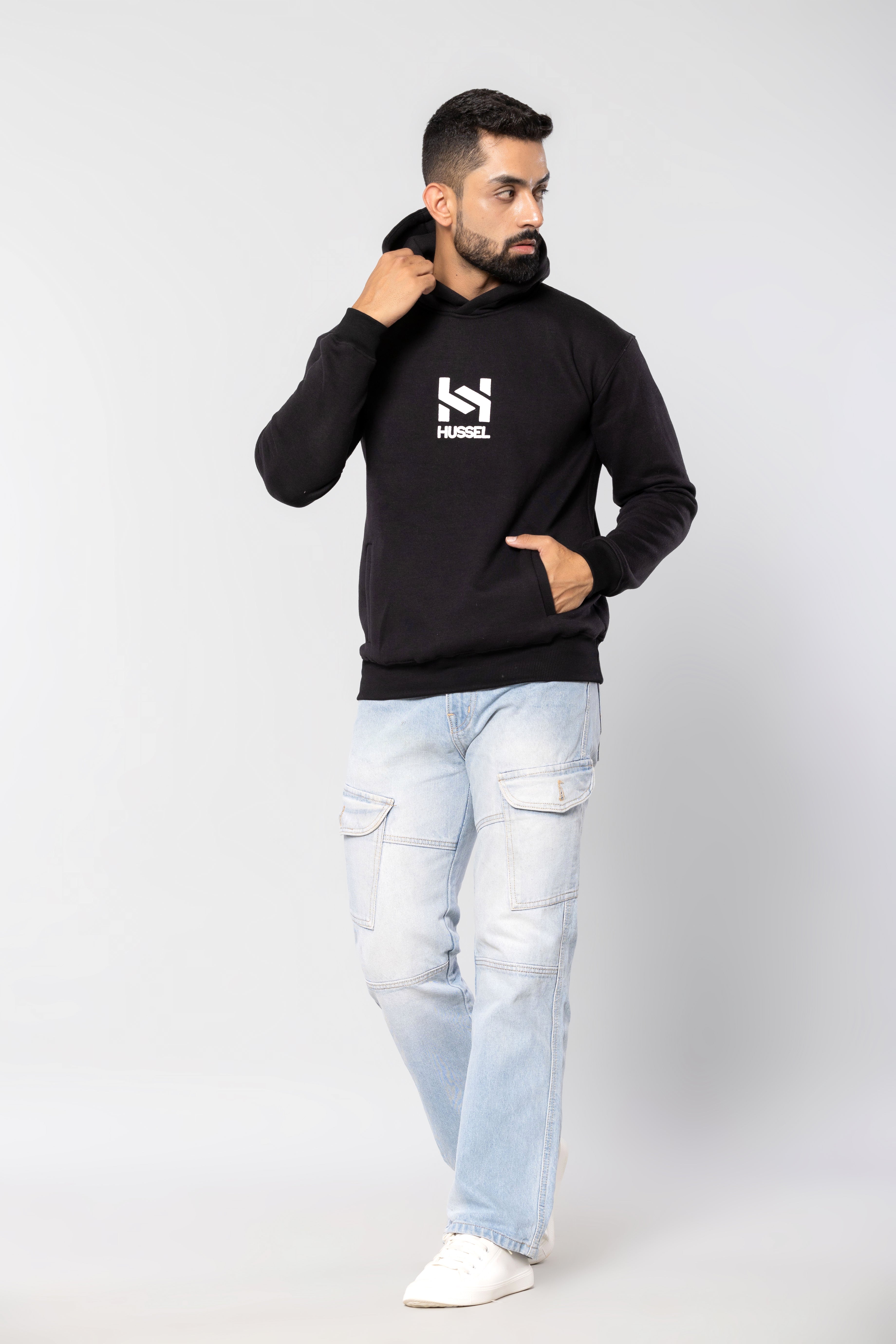 HUSTLER NEVER QUITS - BLACK - Comfort Fit Hoodie